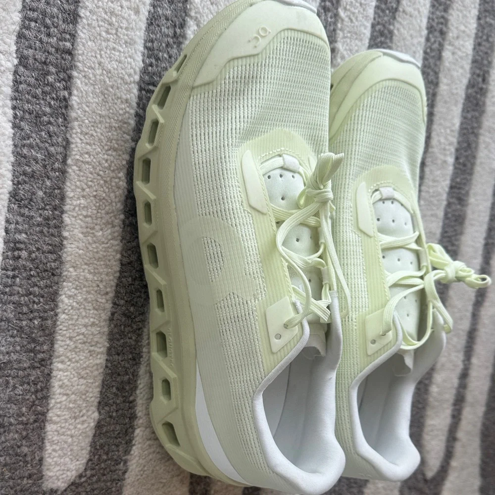 On Running Cloudmonster Women's Light Yellow Mesh Sneakers size 9.5